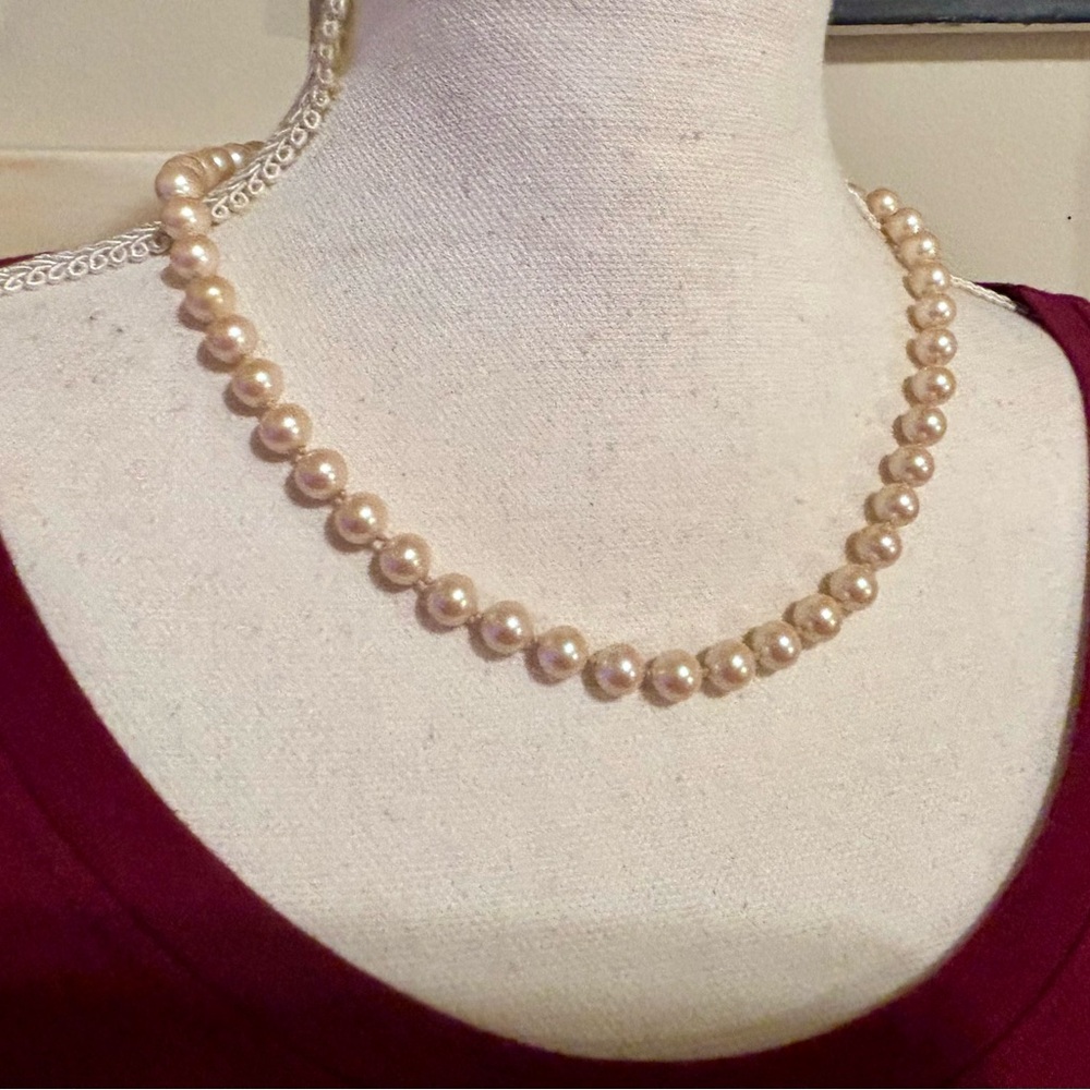 Signed Monet Cream Faux Pearl knotted Necklace.Timeless & Elegant - Picture 3 of 16